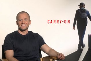 Carry-On: intervista a Taron Egerton