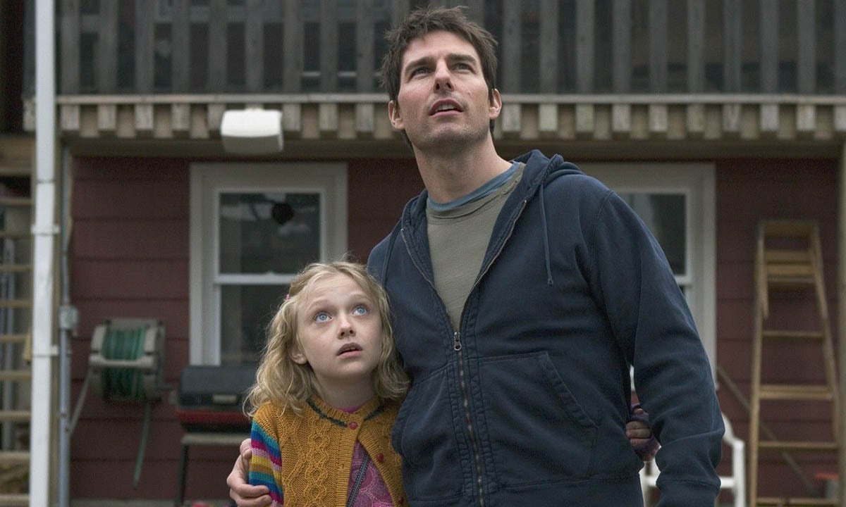 La guerra dei mondi: Dakota Fanning e Tom Cruise in una scena