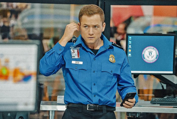 Carry-On, intervista a Taron Egerton: 'Die Hard? Non è una sfida: il nostro film è un omaggio'