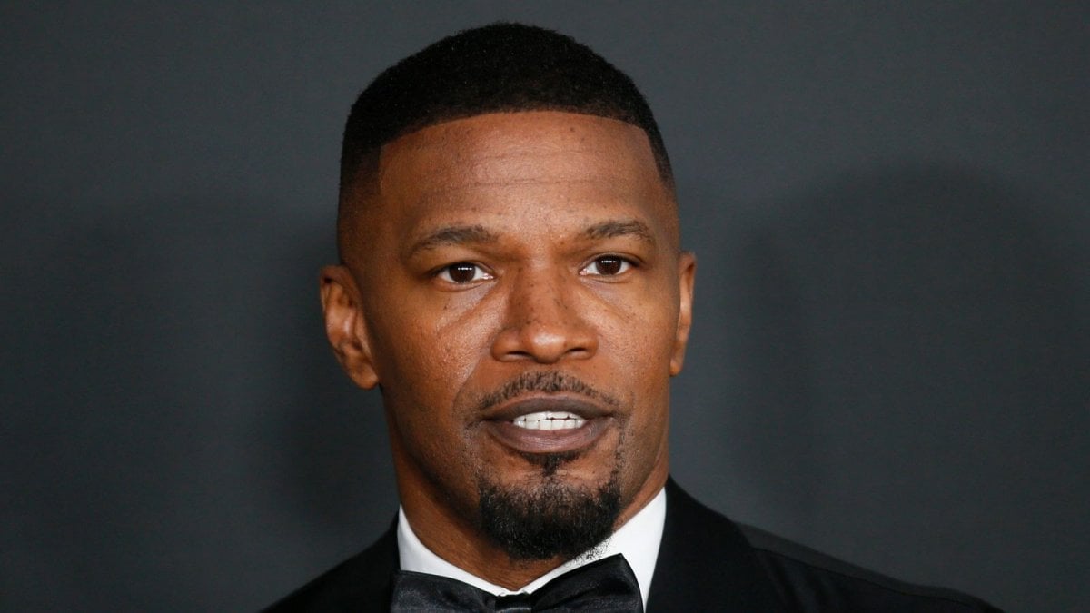 Jamie Foxx colpito da un bicchiere durante i festeggiamenti del suo compleanno