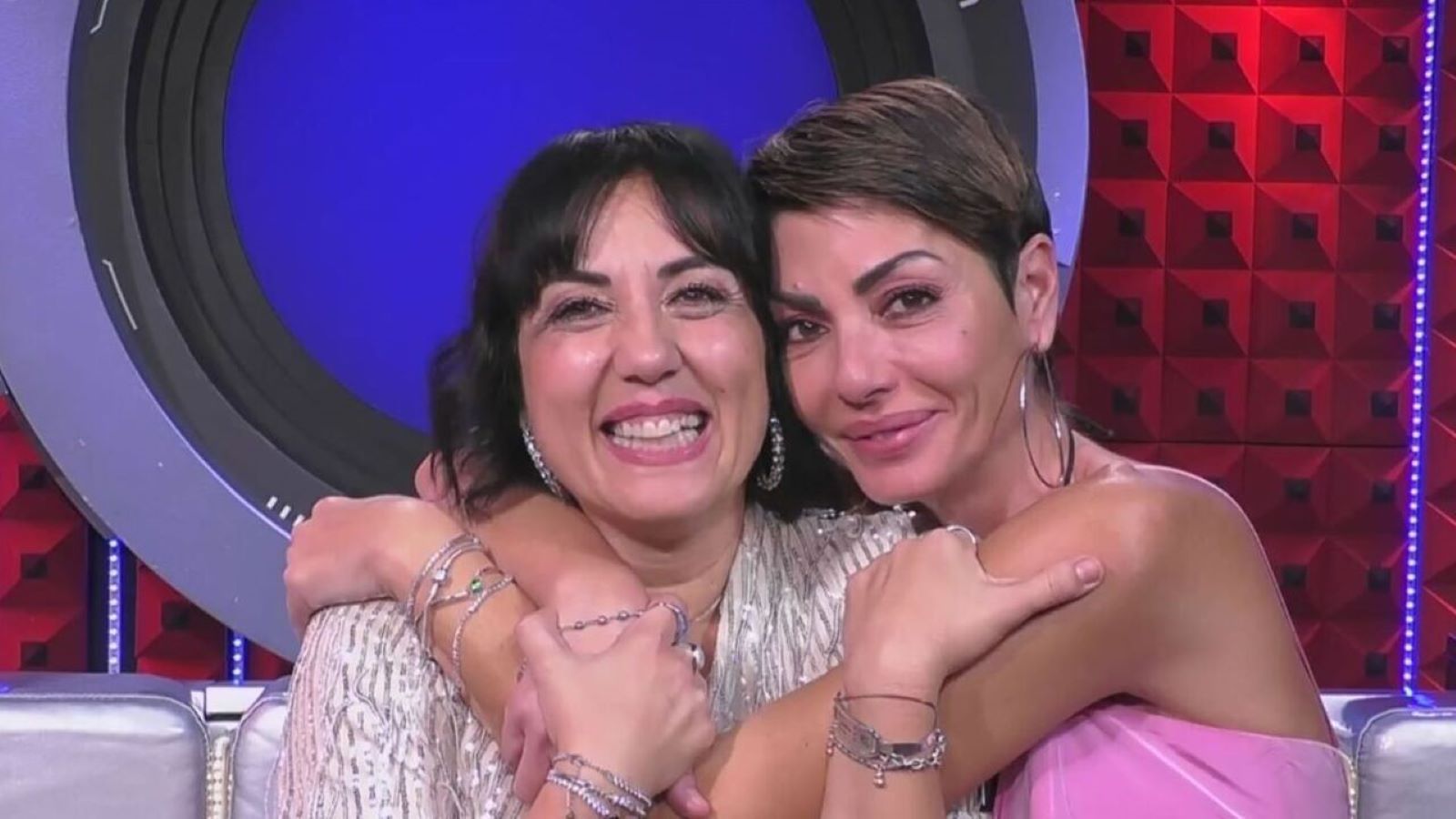 Pamela Petrarolo e Ilaria Galassi nel Confessionale del Grande Fratello