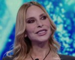 Grande Fratello, Stefania Orlando subito contro Beatrice Luzzi: “non cambio idea sei bigotta e maestrina”