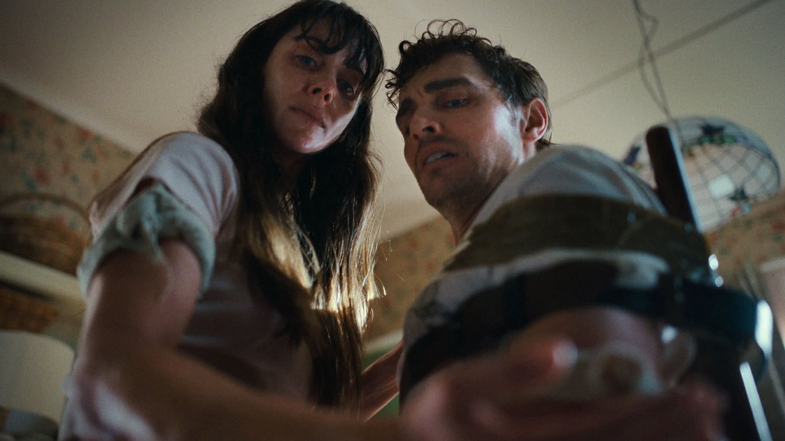 Alison Brie e Dave Franco in una scena di Together