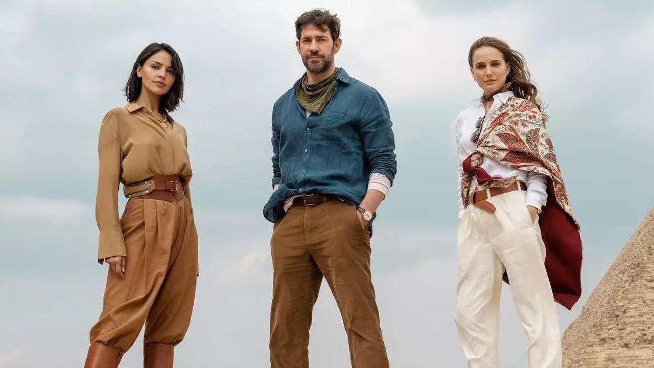 John Krasinski, Eiza Gonzales e Natalie Portman nel deserto