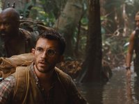 Scarlett Johansson e Jonathan Bailey in azione nella giungla nelle nuove foto di Jurassic World: Rebirth