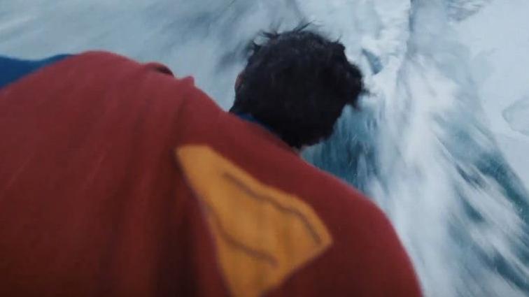 Superman cade nella neve