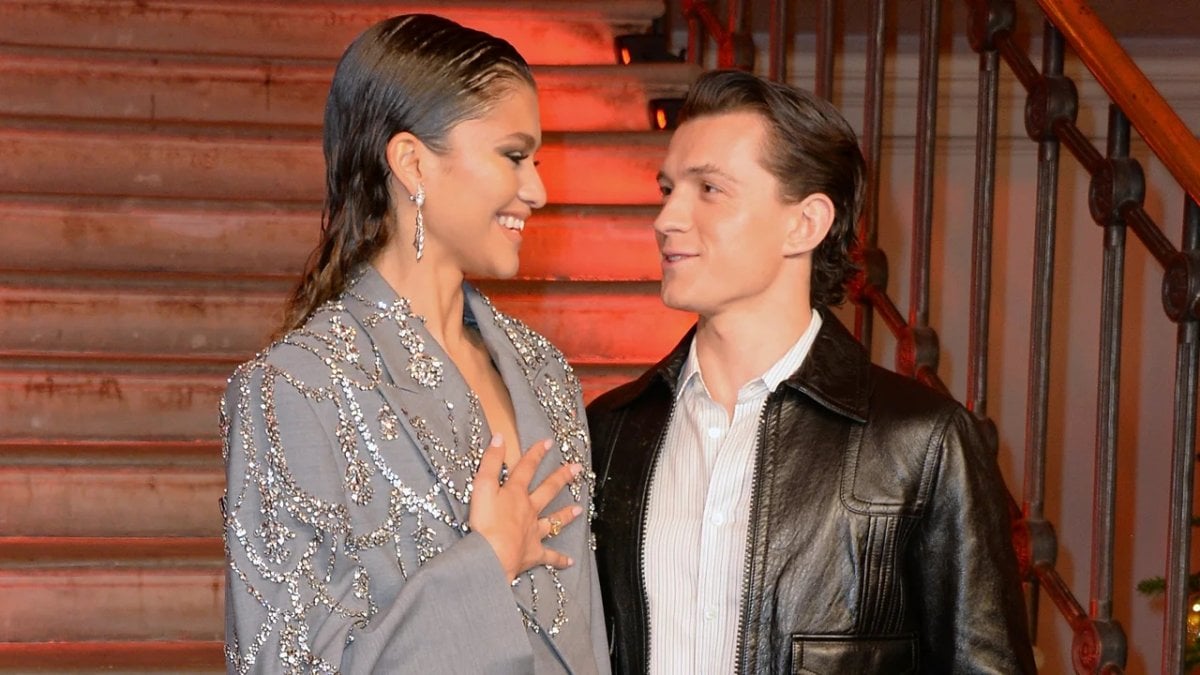 Tom Holland spiega perché gli studios amano quando recita con Zendaya: "Ci pagano una sola stanza d