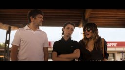 10 giorni con i suoi - Trailer della commedia con Fabio De Luigi e Valentina Lodovini