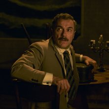 Questi fantasmi: Massimiliano Gallo in una scena della commedia