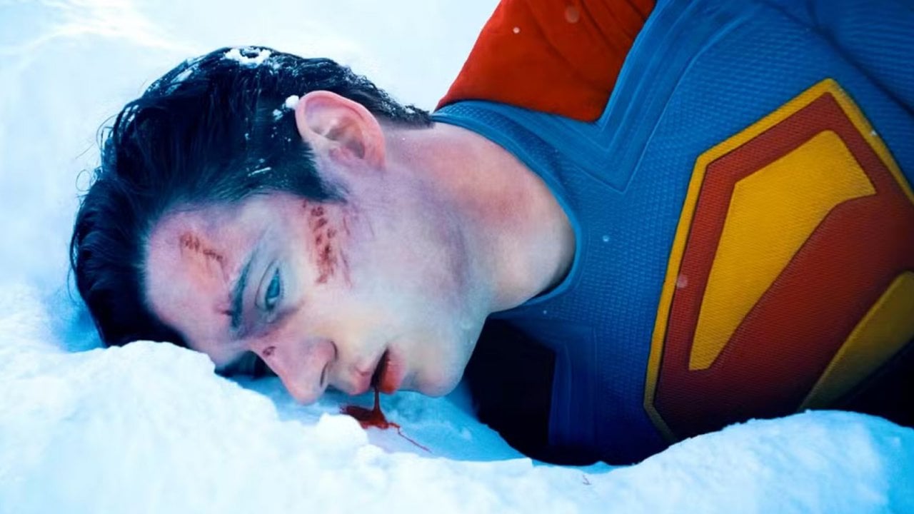 David Corenswet in una scena di Superman di James Gunn