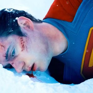 Superman: David Corenswet sanguinante nella neve