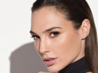 Biancaneve e i sette nani: la Regina Cattiva di Gal Gadot a confronto con lo specchio magico