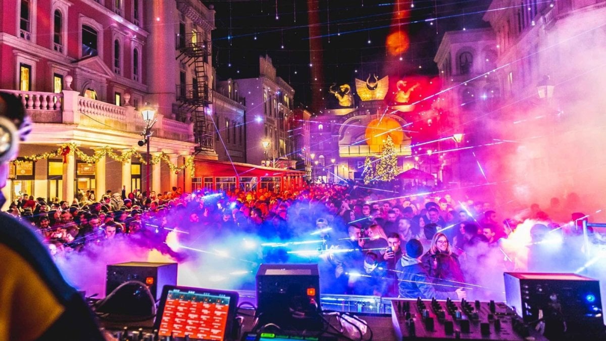 Capodanno 2025: Cinecittà World propone attrazioni, spettacoli, concerti e DJ set