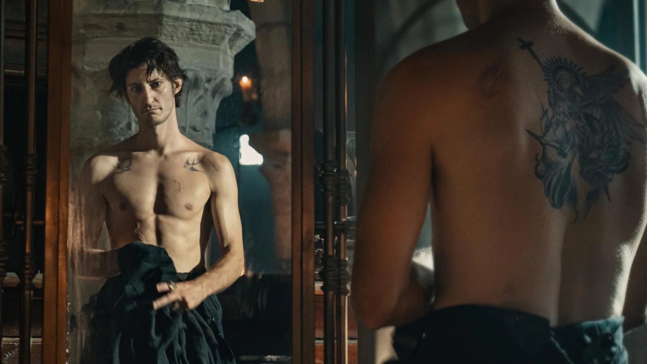 Pierre Niney in una scena de Il conte di Montecristo