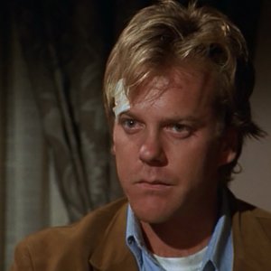 Woman Wanted: Kiefer Sutherland in una scena