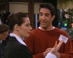 Friends, David Schwimmer prima di diventare famoso consegnò i documenti del divorzio ad una star della musica