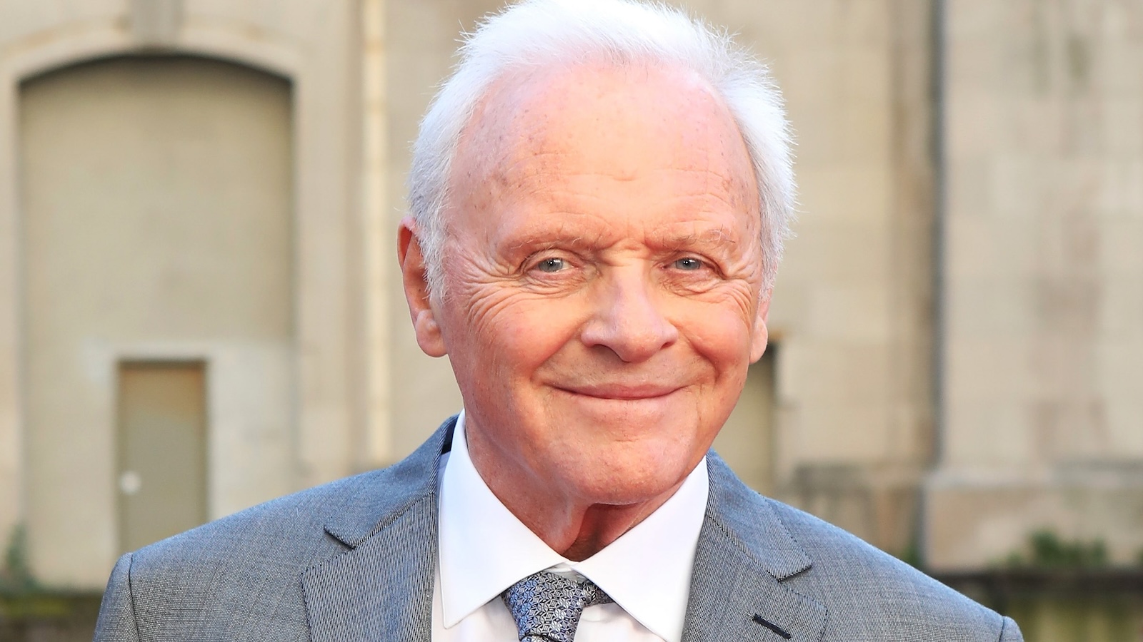 Anthony Hopkins sorridente