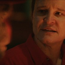 Better Man: Damon Herriman durante una scena