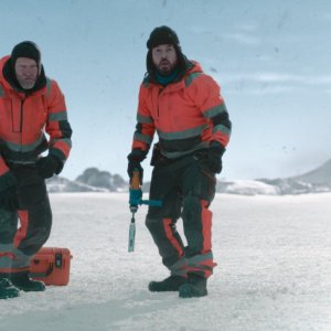 The Rig. Iain Glen e Martin Compston in una scena della seconda stagione.