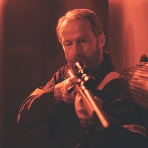 The Rig. Iain Glen in una scena della seconda stagione.