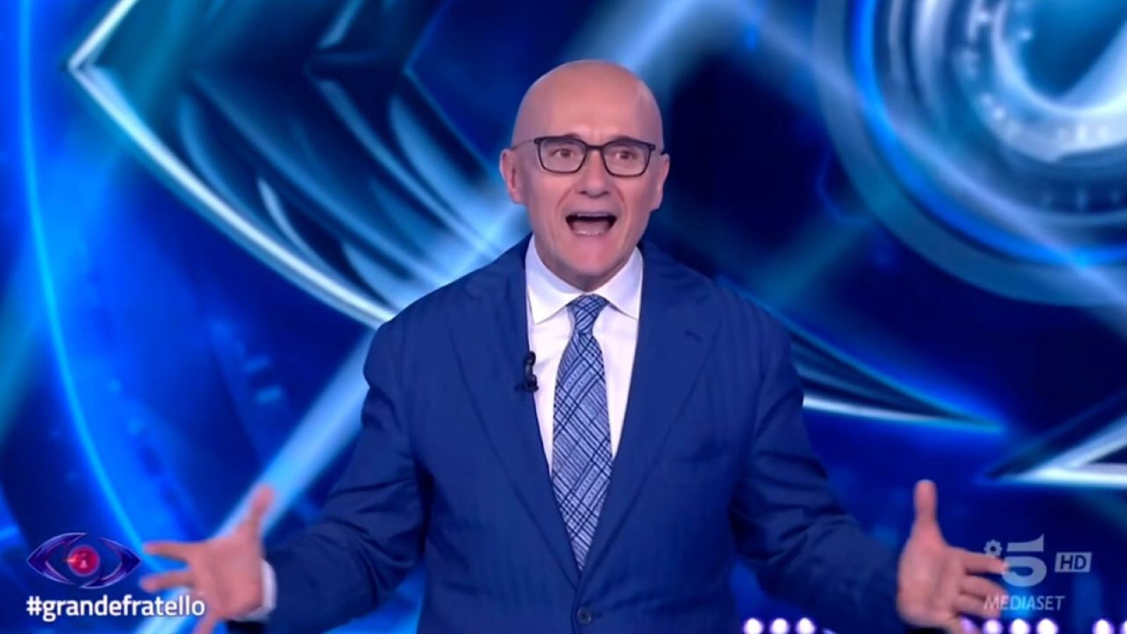 Alfonso Signorini durante una diretta del Grande Fratello