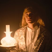 Nosferatu: Emma Corrin durante una scena