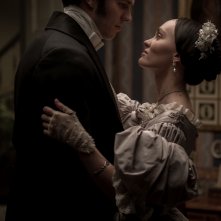 Nosferatu: Nicholas Hoult e Lily-Rose Depp mentre danzano