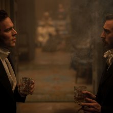 Nosferatu: Nicholas Hoult, Aaron Taylor-Johnson in una sequenza