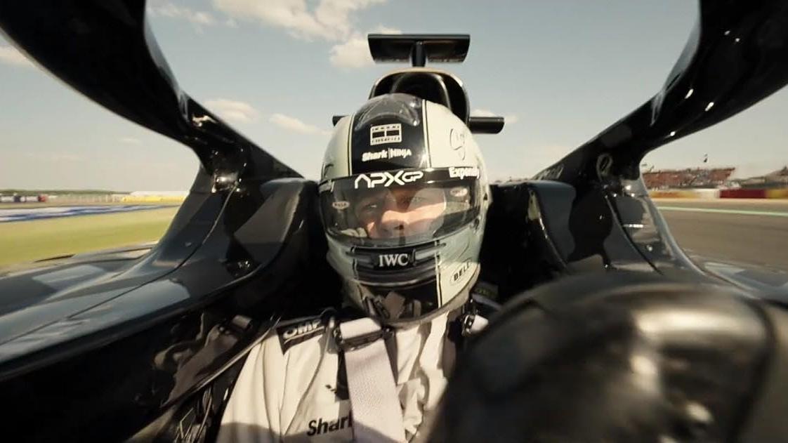 Brad Pitt nell'abitacolo di F1