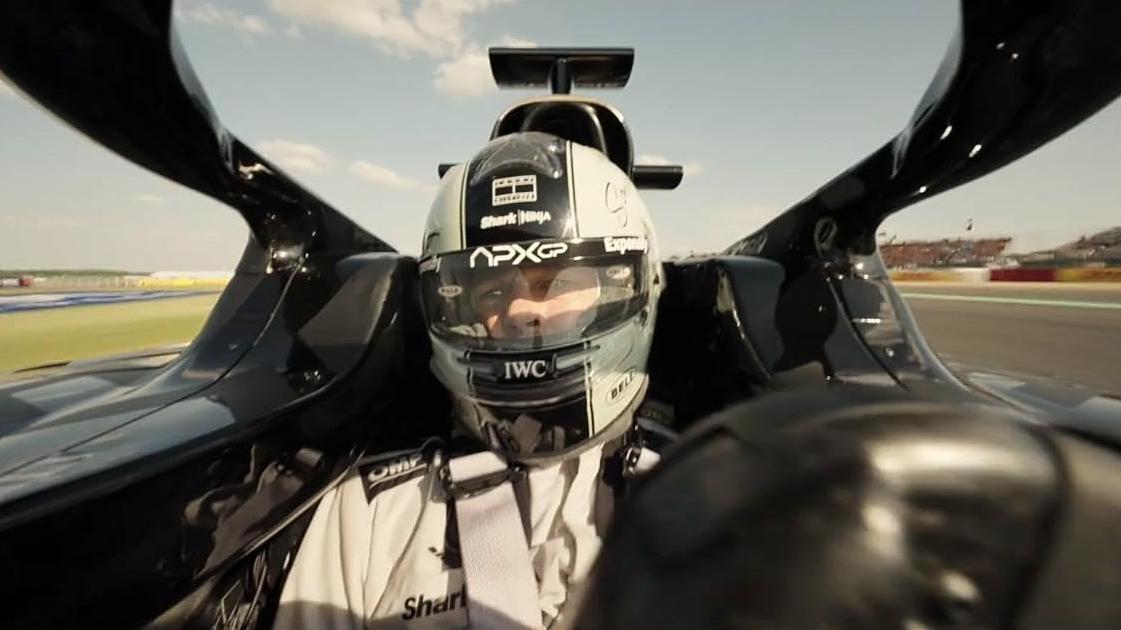 Brad Pitt a bordo dell'abitacolo