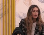 Grande Fratello: Helena Prestes perde la testa e lancia un bollitore pieno d’acqua contro Jessica Morlacchi