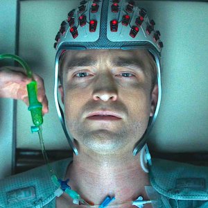 Mickey 17: Robert Pattinson in una foto del film