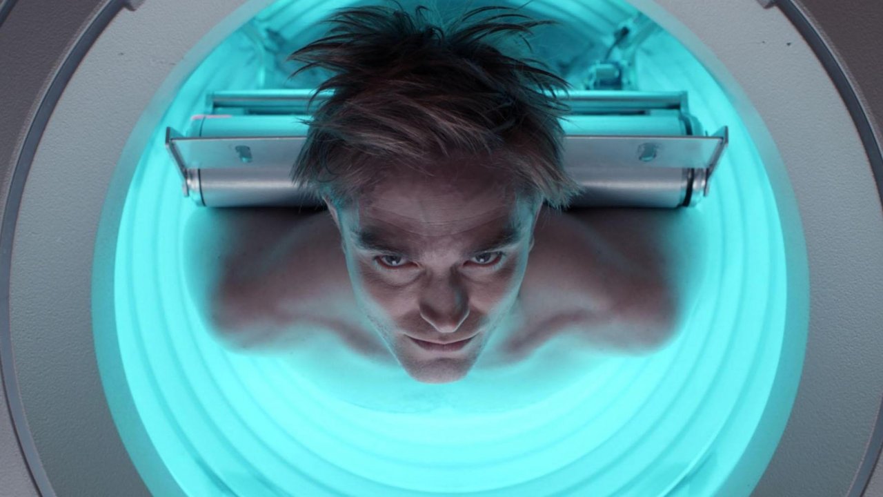 Robert Pattinson in una scena