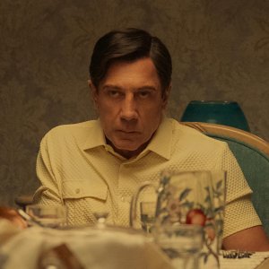 Monsters: La storia di Lyle ed Erik Menendez. Javier Bardem in una scena della serie.