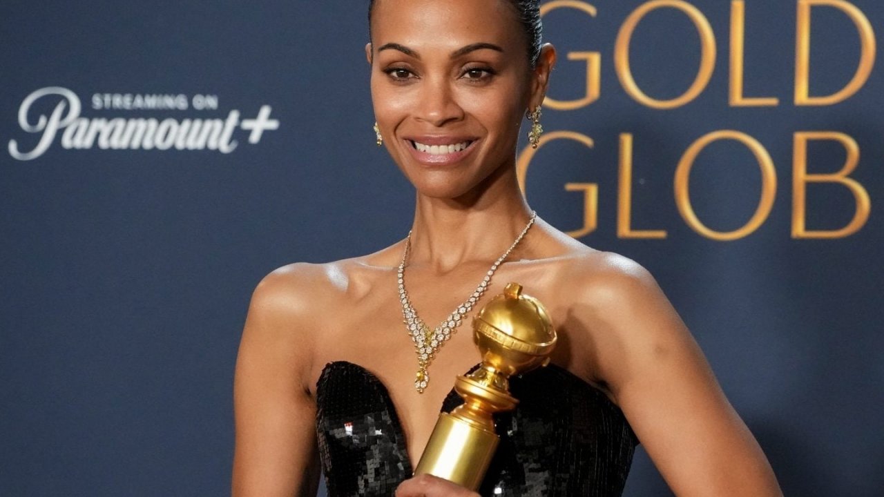 Zoe Saldana con il Golden Globe