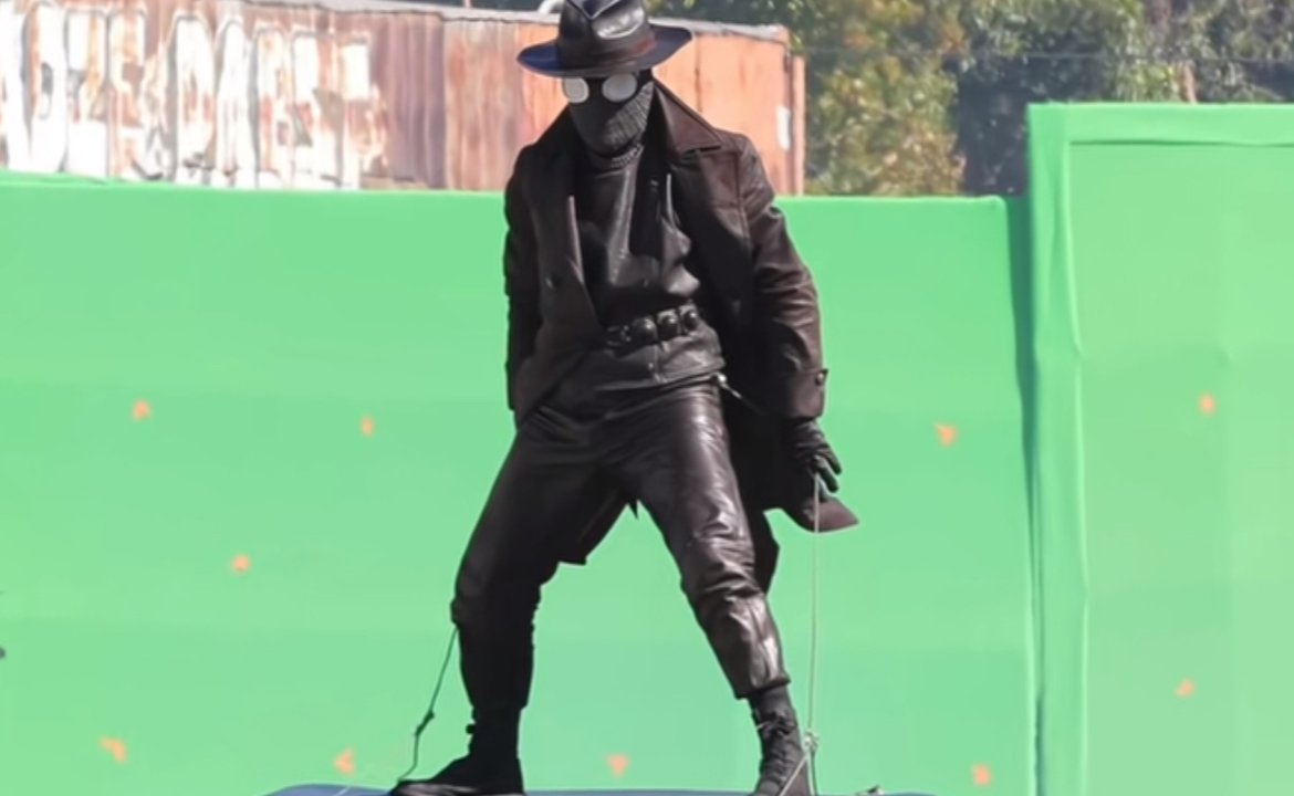 Una scena di Spider-Noir, con Nicolas Cage