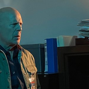Wire Room: Bruce Willis in una scena