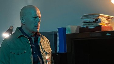 Bruce Willis In Una Scena Di Wire Room