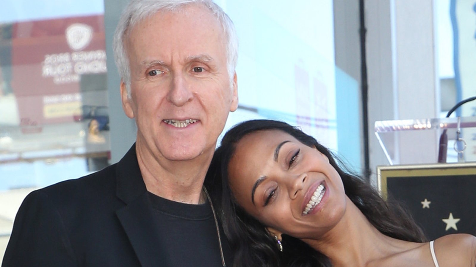 James Cameron e Zoe Saldaña