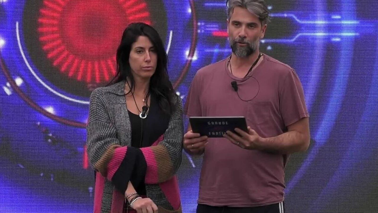 Luca e Alessia leggono il comunicato del Grande Fratello