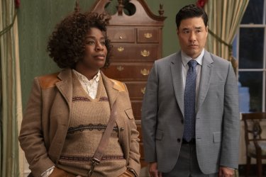 The Residence Uzo Aduba Randall Park Scena Serie Tv Netflix