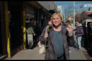 Kinda Pregnant - Trailer italiano della commedia Netflix con Amy Schumer e Jillian Bell