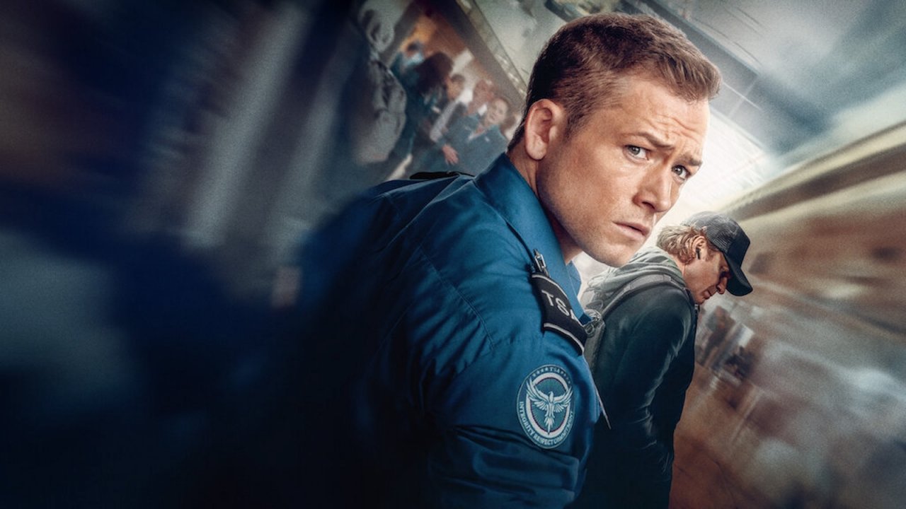 Carry-On: Taron Egerton nel banner pubblicitario