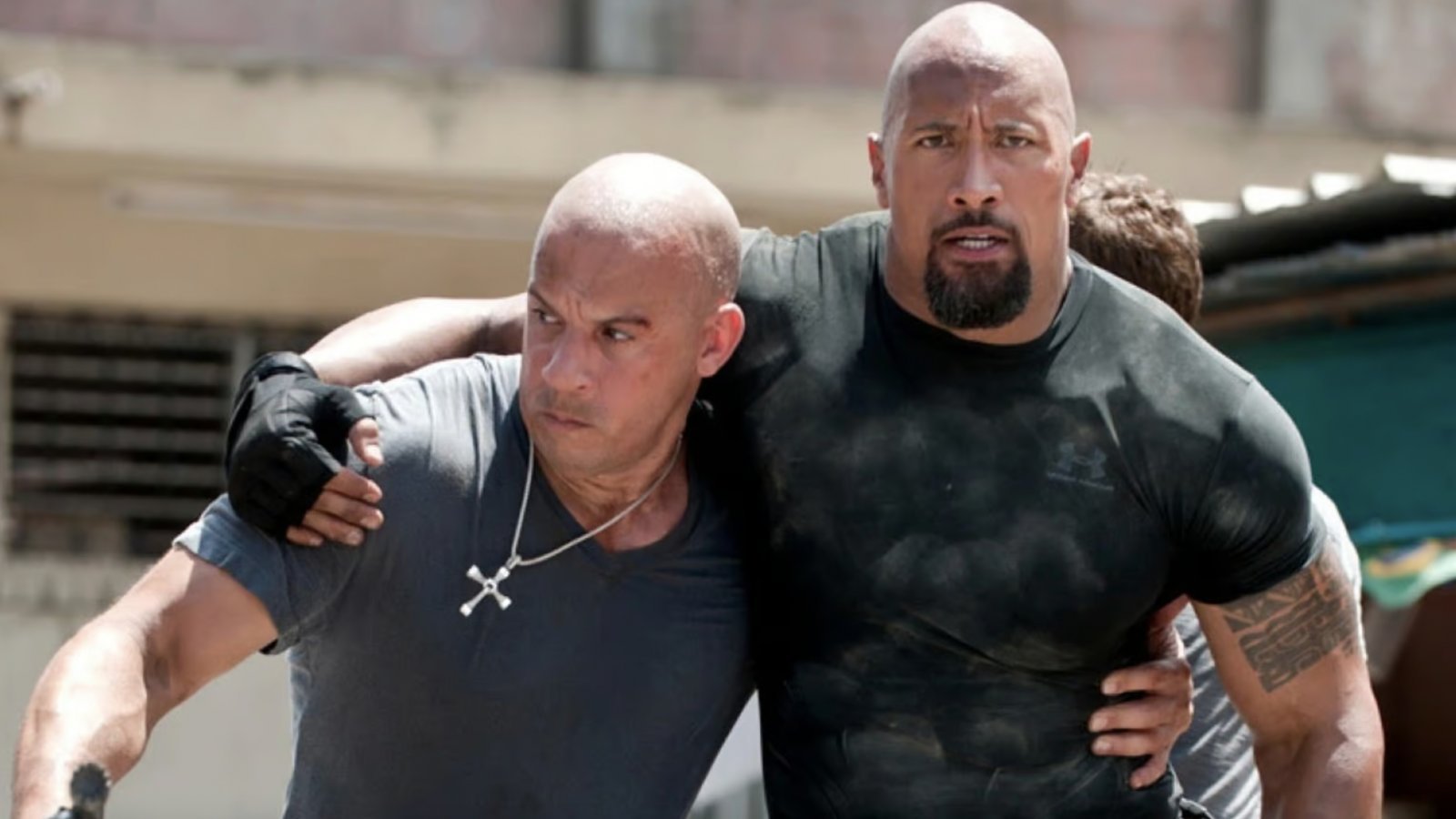 Vin Diesel e Dwayne Johnson in una scena di Fast and Furious