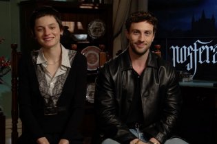 Nosferatu: intervista ad Aaron-Taylor Johnson ed Emma Corrin