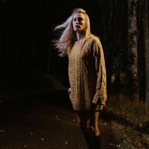 Al progredire della notte: Lilly Englert durane una scena