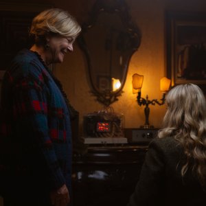 Al progredire della notte: Lucia Vasini in una scena