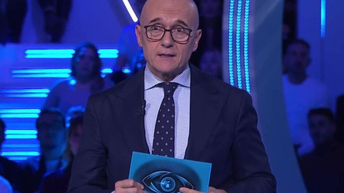 Grande Fratello: concorrente ha una crisi nel confessionale "Vuole abbandonare il programma", l