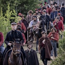 L'abbaglio: Toni Servillo e Leonardo Maltese in una scena con i Garibaldini