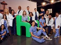 Le serie TV e i film bloccati per gli incendi di Los Angeles, da Grey's Anatomy a Hacks: l'elenco completo